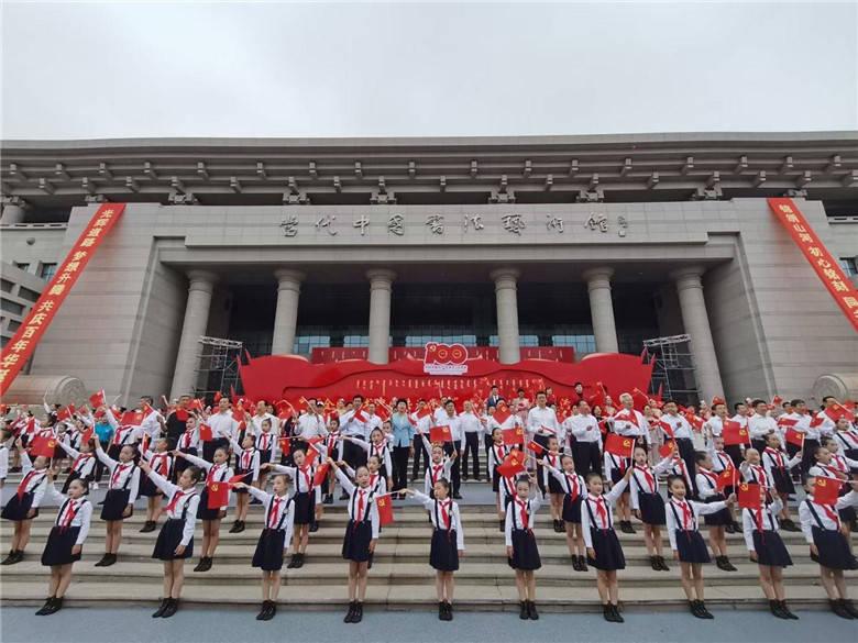 新华社权威快报｜习近平同乌兹别克斯坦总统米尔济约耶夫会谈